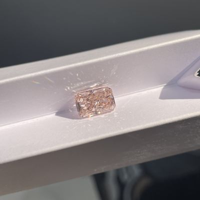 Laboratorium buatan Tumbuh Pink CVD Berlian Radiant Bentuk 1.5ct-1.99ct