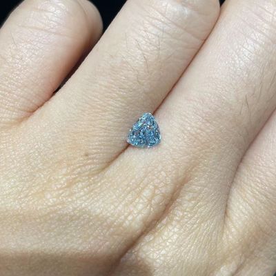 Lab 0,89 Karat Membuat Berlian Berwarna Segitiga Potongan Berlian Buatan Manusia Biru