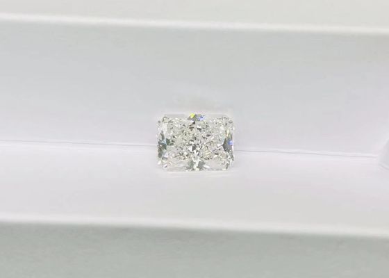 Tidak Berwarna 10 Mohs CVD Lab Grown Diamond Radiant Cut Fancy Design