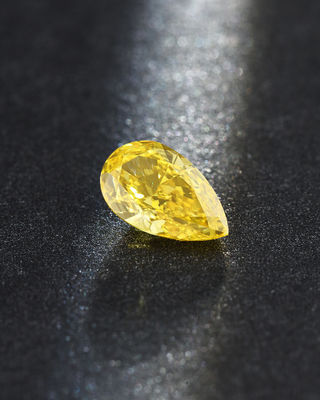 Pear Cut Synthetic Lab Grown Canary Diamonds Bersertifikat IGI