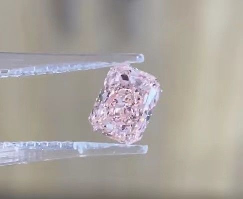 Lab Bersertifikat IGI Menciptakan Berlian Berwarna Mewah Intense Pink VS1 Radiant Loose Diamond