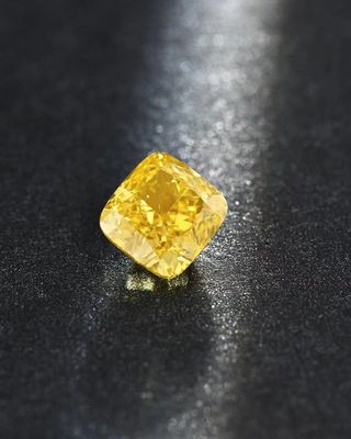 Sintetis Longgar Lab Grown Yellow Diamond 2.53ct Cushion Cut Dengan Sertifikat IGI