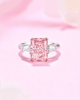 18k White Gold Synthetic Diamond Ring Ukuran besar 4,31ct Pink mewah Radiant Cut Diamond