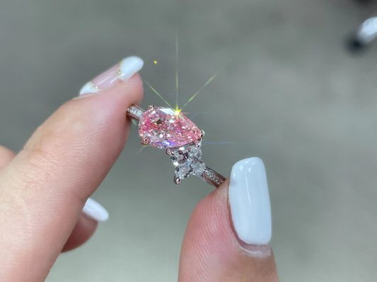 Pink & Putih Pear 1.5ct Lab dewasa Manusia buatan sintetis Berlian Set Dengan 18K Putih Emas Fashionable Ring