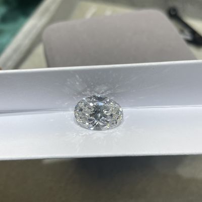 Laboratorium Sertifikasi IGI Dibuat Berlian Putih Oval Brilliant Cut Putih DEF VS-VVS Clarity