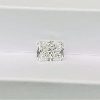 Radiant Shape Laboratory CVD Diamond Besar Ukuran 5,31ct VS1 Kejernihan IGI Certified