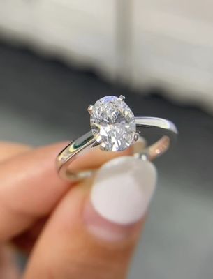 White Oval Diamond Ring Perkawinan Cincin Pernikahan Laboratorium Diproduksi Diamond Ring