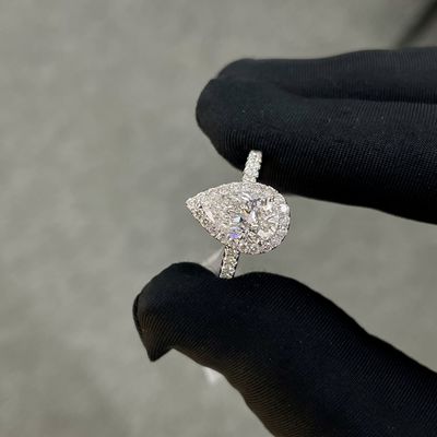 18k Cultured White Diamond Women's Ring 1.53ct E VS1 Bentuk Pear Full Diamond Bezel Set Style