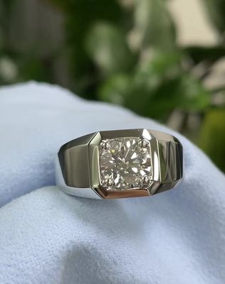 Lab Tumbuh Berlian Pria Cincin di 18K White Gold E Warna untuk pertunangan dan pernikahan