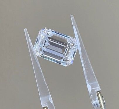 3ct Colorless Lab Grown White Diamond Emerald Cut F VVS Dengan Sertifikat IGI
