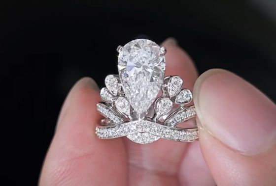 CH Laboratorium kustomisasi Diamond Rings Pear Crown Diamond Ring 18K Cincin pertunangan